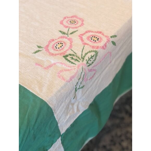 VTG Green and White Color Block with Pink Flowers Hand Embroidered Tablecloth 48 - Picture 2 of 13